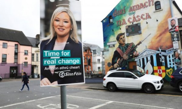 Kuzey İrlanda'daki seçimleri, İngiltere'den ayrılığı savunan Sinn Fein kazandı
