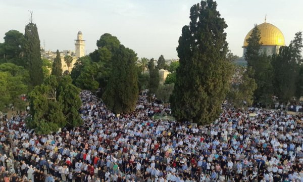 Siyonist İsrail'in baskıları sonuç vermedi! Aksa'da bayram namazı...
