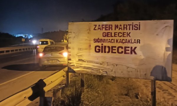Zafer Partisi ilçe başkanına afiş gözaltısı