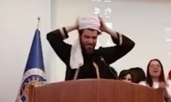 Ankara Üniversitesi’nde İslam’a hakaret gösterisi (Video)