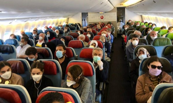 Avrupa'da birçok uçuşta maske zorunluluğu kalkıyor