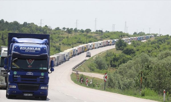 Bulgaristan sınırındaki tır kuyruğu devam ediyor