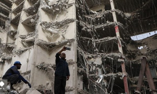 İran'da çöken binada can kaybı 28'e çıktı