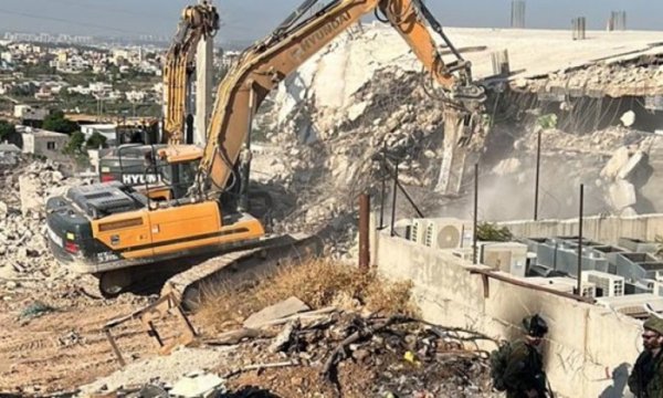 Siyonist İsrail Filistin'de inşaat halindeki mescidi yıktı
