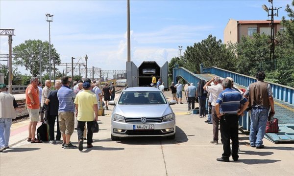 Yıllık izinlerini Türkiye'de geçirecek gurbetçilerin ülkeye gelişleri başladı