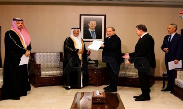 Bahreyn Büyükelçisi, Suriye Dışişleri Bakanı’na güven mektubunu sundu