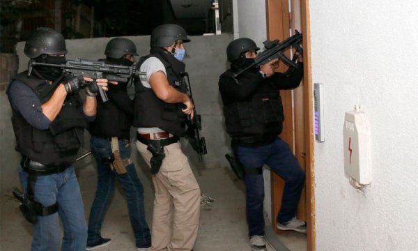 İstanbul'da IŞİD operasyonu 13 kişi gözaltında