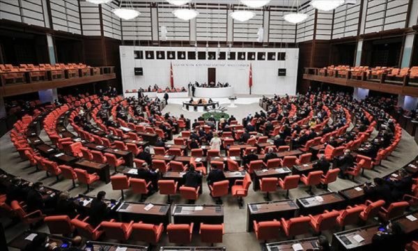 Hekimlerin mali haklarına dair teklifin 6 maddesi kabul edildi