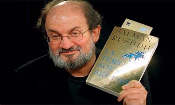 İslam düşmanı Selman Rüşdi'ye ödül verdiler
