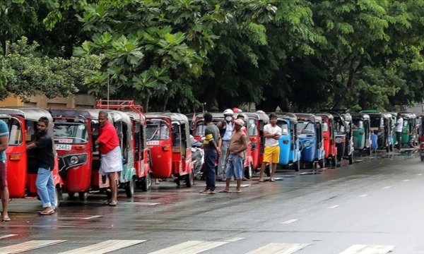 Sri Lanka Başbakanı, ülke ekonomisi çöktü petrol bile alamıyoruz