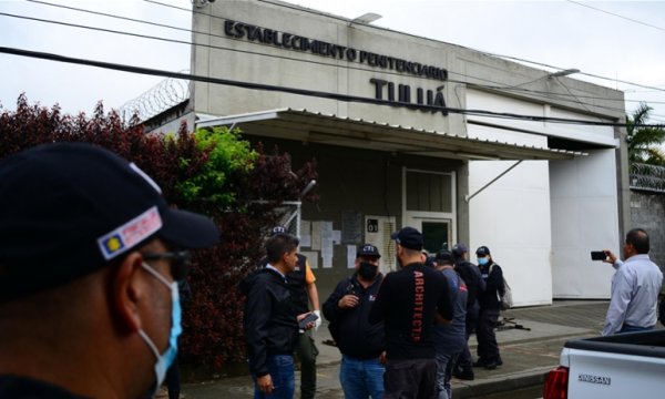 Kolombiya'da hapishanede mahkumların isyan amacıyla çıkardığı yangında 52 kişi öldü