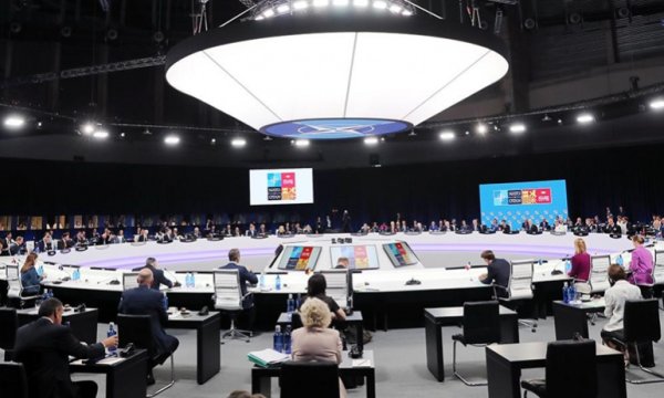 NATO liderleri Madrid'de zirve oturumlarına başladı