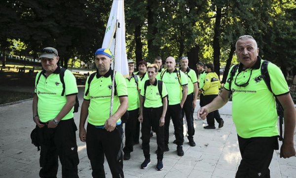 "Barış Yürüyüşü"ne katılacak gönüllüler Saraybosna'dan yola çıktı