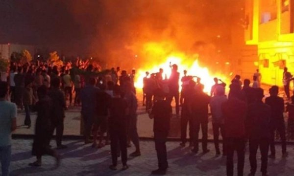 Libya'da olaylar: Eylemciler Tobruk’taki Temsilciler Meclisini ateşe verdi