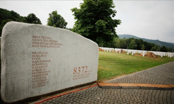Bosna Hersek'in 27 yıldır kanayan yarası Srebrenitsa soykırımı