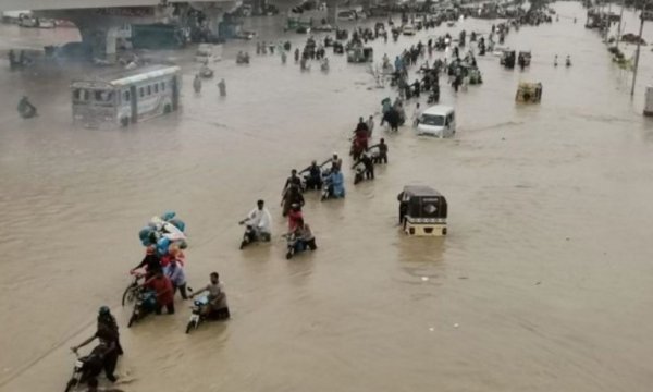 Pakistan’da yağışlar can aldı: 76 ölü