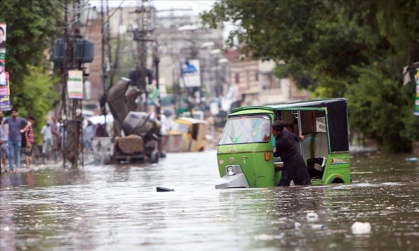 Pakistan'da şiddetli yağışlar nedeniyle ölenlerin sayısı 43'e yükseldi