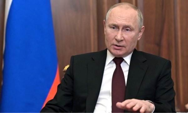  Putin: Bizi yenmek istiyorlarsa bırakın denesinler