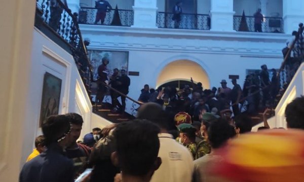 Sri Lanka'da eylemciler devlet başkanının sarayını bastı