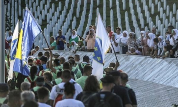 "Barış Yürüyüşü" katılımcıları Potoçari Anıt Mezarlığı'na ulaştı