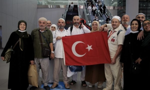 İlk hacı kafilesi yurda döndü