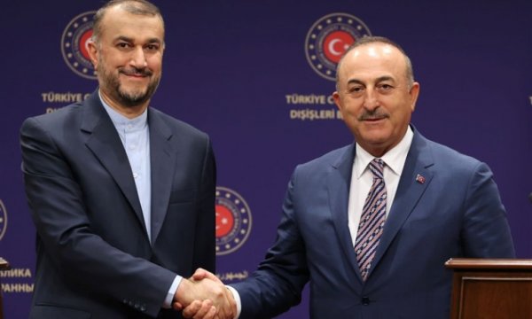 İran ve Türkiye Dışişleri Bakanları görüştü 