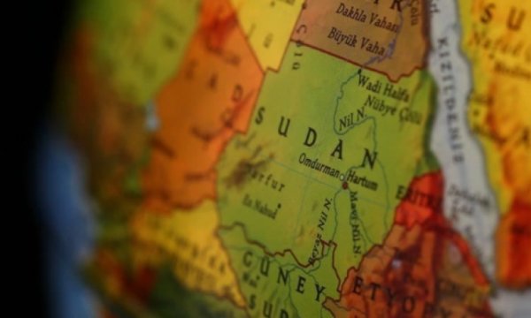 Askeri yönetim karşıtı binlerce kişi Sudan sokaklarını doldurdu