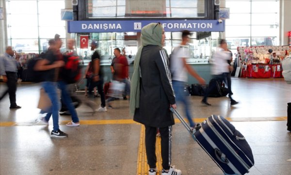 Yerli turistler yılın ilk çeyreğinde seyahatlerinde 12,2 milyar lira harcadı