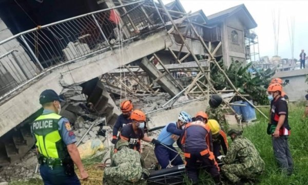 Filipinler'de 7 büyüklüğünde deprem oldu