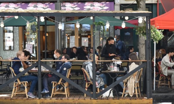 Fransa'da klima çalıştıran dükkanların kapılarını açık tutması yasaklanıyor