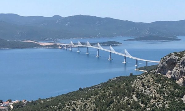 Hırvatistan Bosna'nın 'denizini çalan' köprüyü açıyor