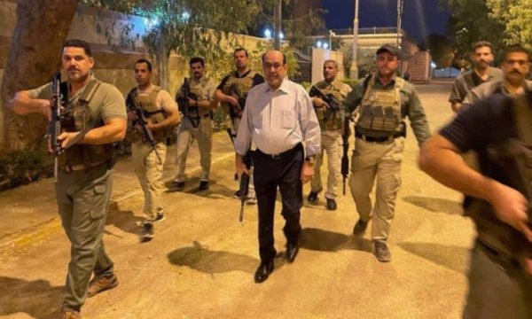Nuri el-Maliki'den Bağdat ‘Yeşil Bölge'de silahlı poz