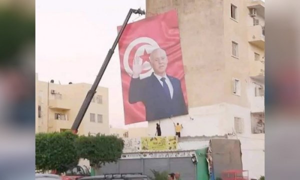 Tunus'ta 'tek adam' referandumuna katılım düşük