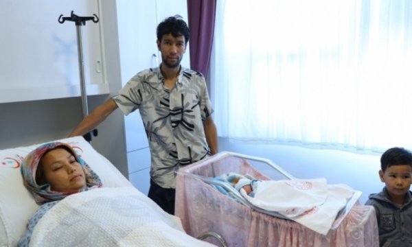 Yunanistan'ın geri ittiği Afgan kadın Meriç Nehri kıyısında doğum yaptı