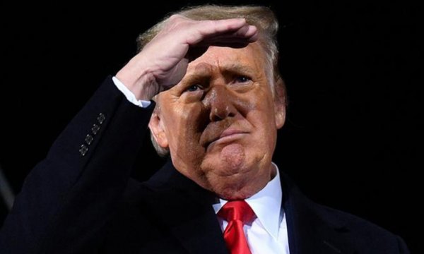 Washington Post: FBI, Trump'ın evinde gizli nükleer silah belgeleri aradı