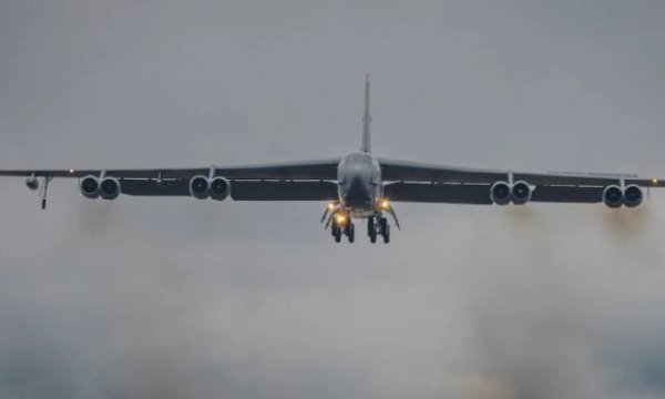 ABD bombardıman uçakları Avrupa semalarında