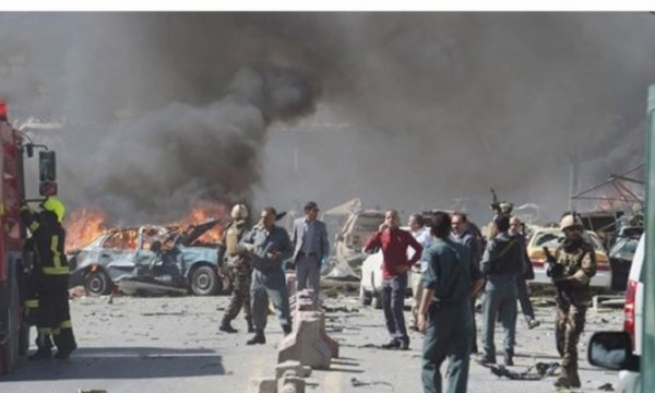 Afganistan'da Camiye bombalı saldırı