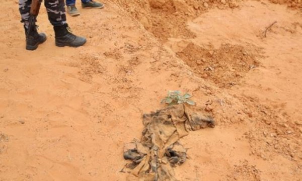 Libya'nın Terhune kentinde bulunan toplu mezardan 7 ceset çıkarıldı