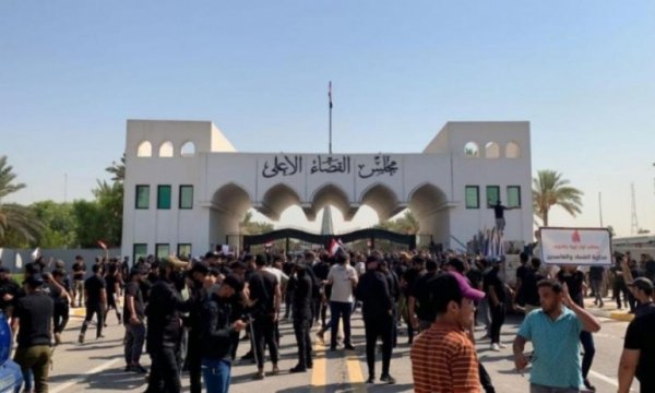 Sadr taraftarları bu kez yargı binasını bastı