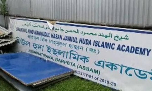 Hindistan yönetimi Müslümanlara ait medreseyi yıktı