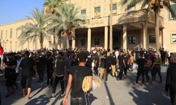 Sadr yanlıları Hükümet Sarayı'ndan çıkarıldı