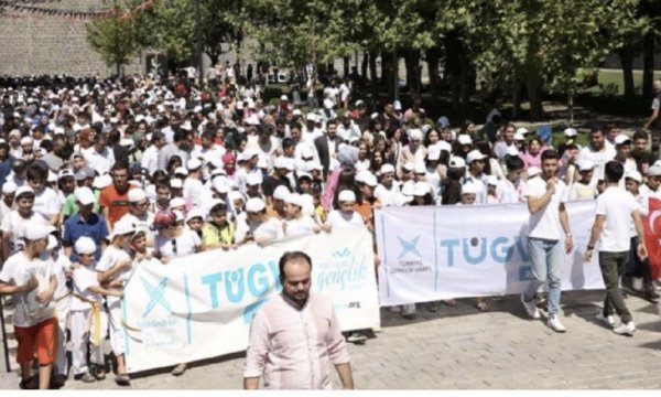 TÜGVA'dan takkeli gövde gösterisi