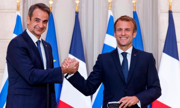  Macron: Yunanistan'ı Türkiye'ye karşı destekliyoruz 