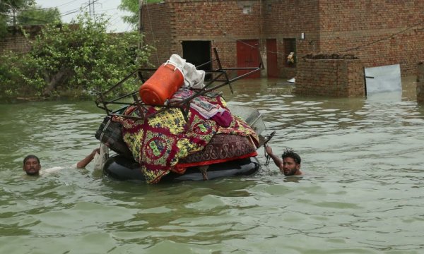 Pakistan’da selle gelen yıkımın bilançosu ağır oldu