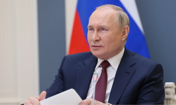 Putin: Dünya ekonomisi dolardan kurtulmak zorunda 