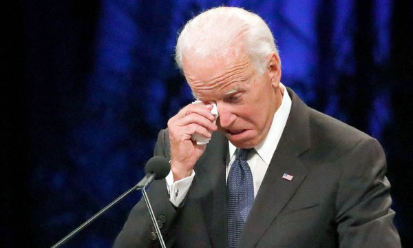 Biden yine unuttu: Ölen kongre üyesine seslendi