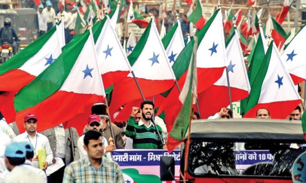 Hindistan ülkedeki en büyük İslami yapılardan birini "terörizm" suçlamasıyla kapattı