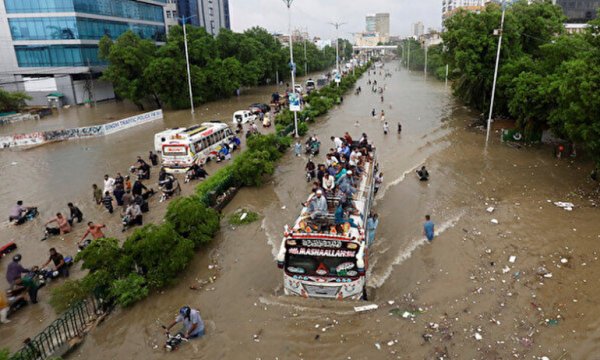 Pakistan’daki sel felaketinde ölü sayısı bin 663’e yükseldi