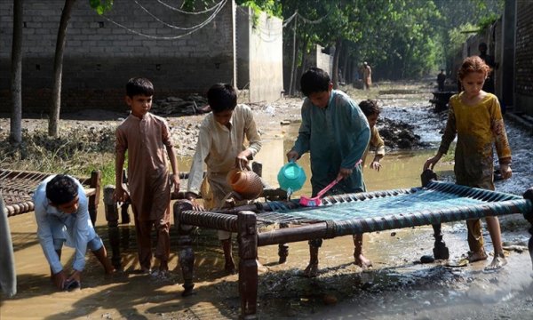 Selin vurduğu Pakistan'da 10 çocuk difteriden öldü