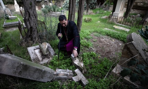 Yahudi yerleşimciler Kudüs’te Hristiyan mezarlığını tahrip etti